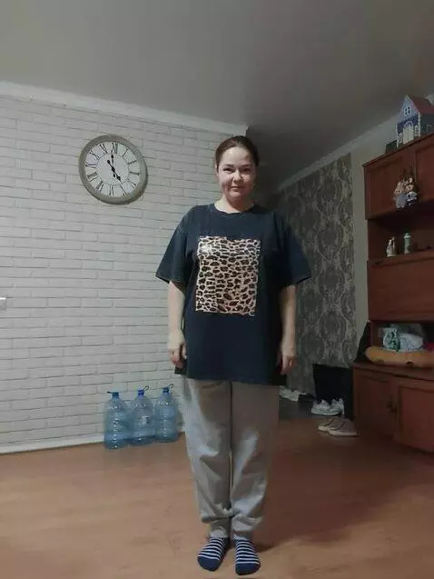 AI Video from prompt: Realistic portrait of a woman in casual home clo