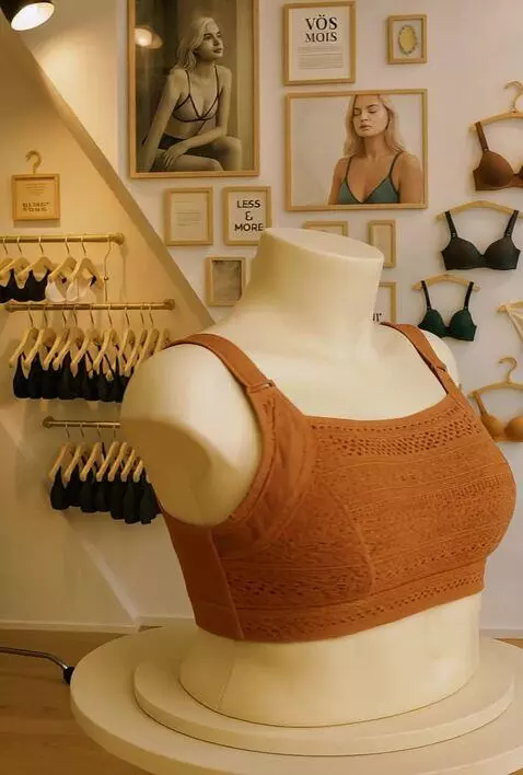 AI Video from prompt: Video sinematik 4K menampilkan sebuah bra yang d