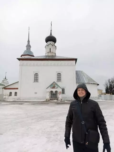 AI Video from prompt: становится великаном