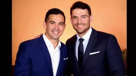 AI Video from prompt: Киану Ривз и Том круз поздравляют с днем рождени