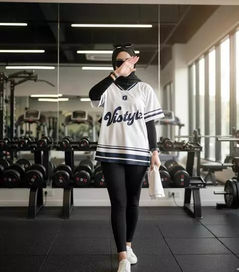 AI Video from prompt: {   "motion_scene": {     "base_image": "female 