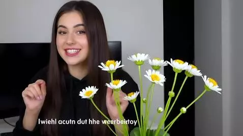 AI Video from prompt: Девушка блогер рассказывает подписчикам про новы