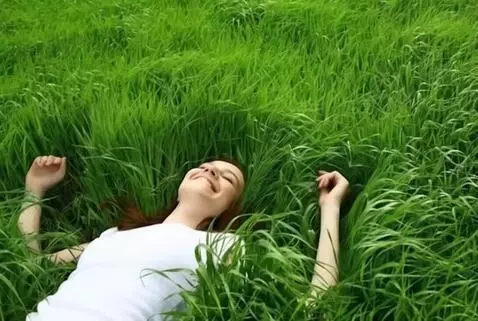 AI Video from prompt: The girl slowly approaches the camera, smiles te