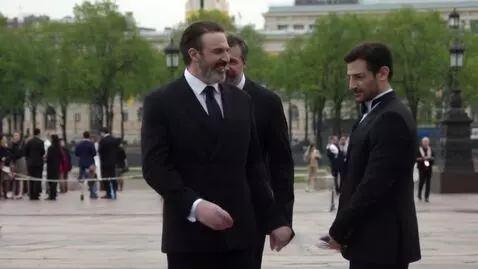 AI Video from prompt: Ллойд Гармадон из Ниндзяго пожимает руку Иосифу 