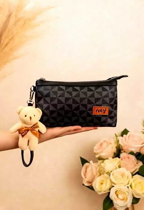 AI Video from prompt: buatkan produk tersebut lagi di promosi