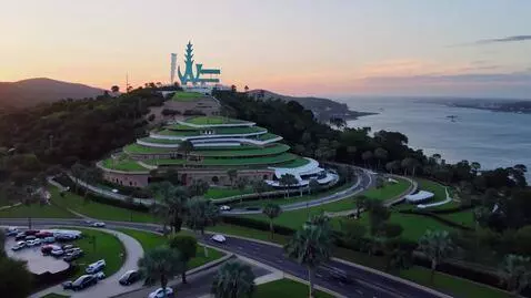 AI Video from prompt: Step into the shoes of a brilliant video directo