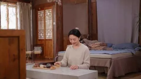 AI Video from prompt: I need a chinese ancient woman in her bedroom re