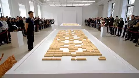 AI Video from prompt: A silent physical comedy film. The scene is a ma