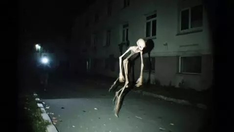 AI Video from prompt: На переднем плане жуткий потусторонний монстр ст