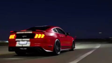 AI Video from prompt: puedes hacer que mi coche parezca que está corri