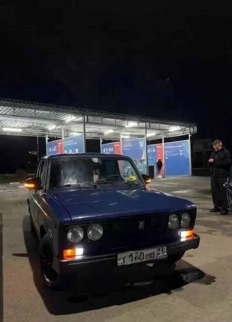 AI Video from prompt: Make a video that looks like the car in the phot