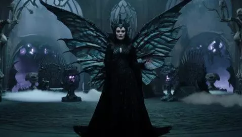 AI Video from prompt: The scene opens in the throne room of a dark fey