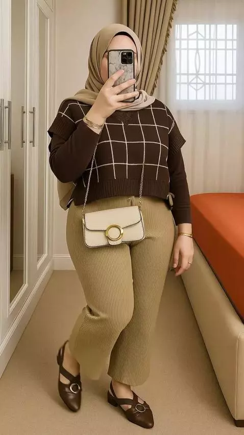 AI Video from prompt: Seseorang wanita berpakaian seperti di foto samb