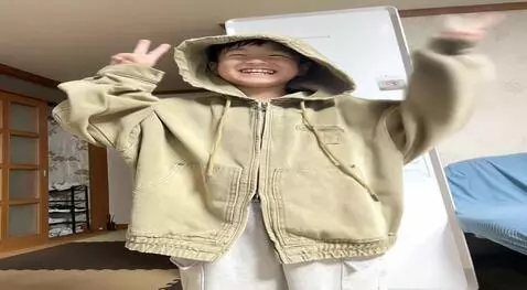 AI Video from prompt: He dancing very exciting