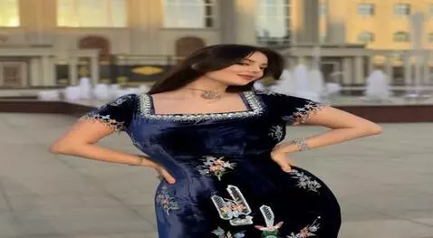 AI Video from prompt: Girl and boys kiss kiss