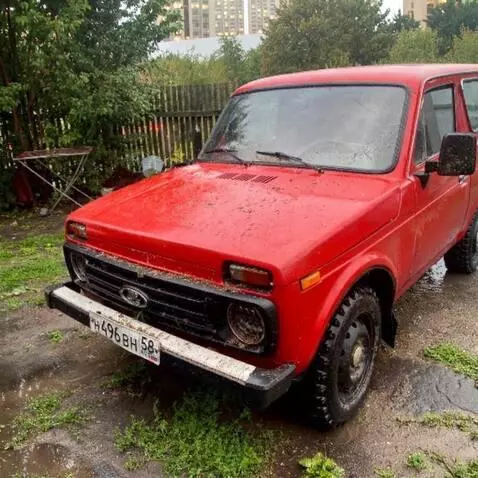 AI Video from prompt: Нужно сделать реалистичное фото в вечернем город