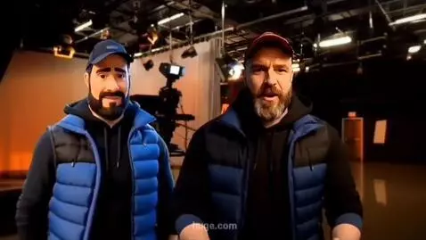 AI Video from prompt: Парень справа ругает парня слева