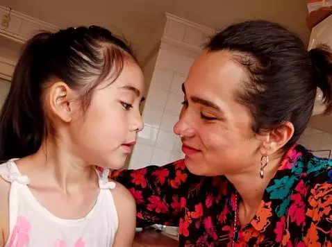 AI Video from prompt: kiss