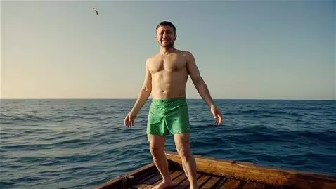 AI Video from prompt: зеленский в трусах на плоту в океане и громко ры