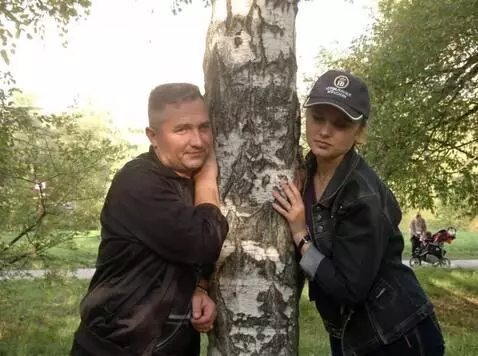 AI Video from prompt: A man and a woman are looking at the camera. The