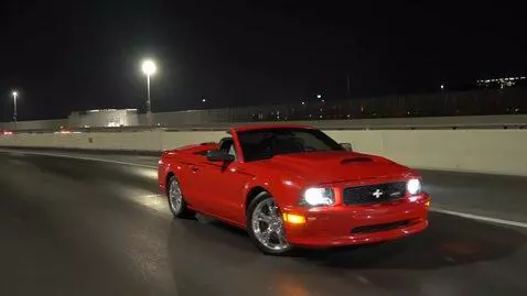 AI Video from prompt: Реалистичная фотография: знаменитый красный гоно