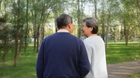 AI Video from prompt: Տեսարան․ Մարդիկ՝ տարբեր սերունդներից, ժպտում են,