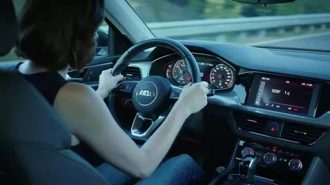 AI Video from prompt: Сделай такие сцены: 1.девушка крепко сжала руль,