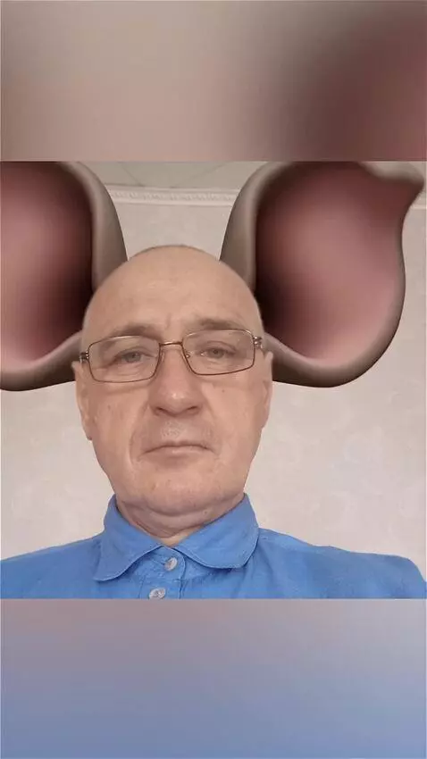 AI Video from prompt: Бегемот ухоми