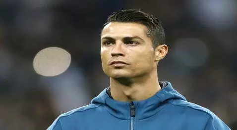 AI Video from prompt: Криштиану Роналду должен своим голосом сказать: 