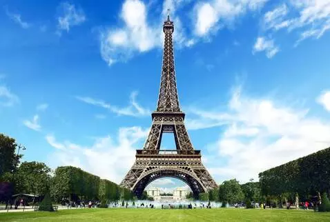 AI Video from prompt: A highly cinematic, photorealistic scene of Pari