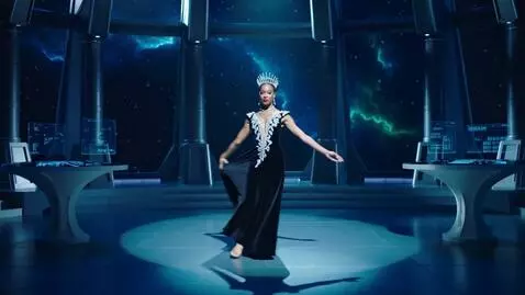 AI Video from prompt: Выход черной Королевы- на сцене танец- ( трек из