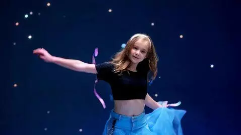 AI Video from prompt: Create an animation based on the image of a girl