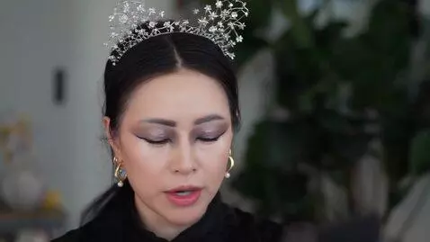 AI Video from prompt: перманентный макияж, рекламное видео, процесс ра