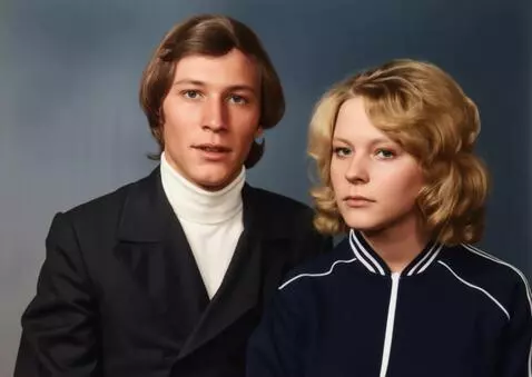 AI Video from prompt: Преврати статичную студийную фотографию в живое 