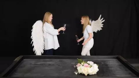 AI Video from prompt: Чёрный архангел уничтожает банк и высвечиваются 