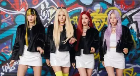 AI Video from prompt: Four girls kpop she dancing, background : camera