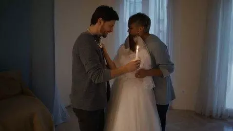 AI Video from prompt: Погасли свечи, и ночь в окно твоё войдёт, В тот 