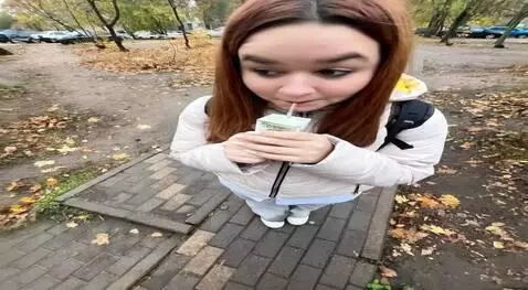 AI Video from prompt: Создай видео, что бы в руках была большая какашк