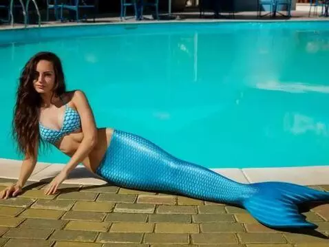 AI Video from prompt: skinny woman slowly transforms to a plastic stat