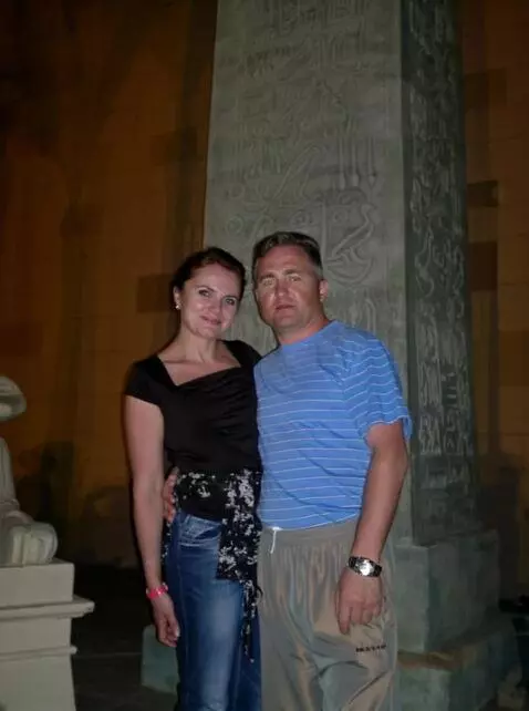 AI Video from prompt: Improve your photo quality. The woman and man lo