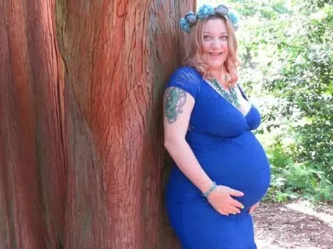 AI Video from prompt: Prenant woman hikes skirt up above her belly