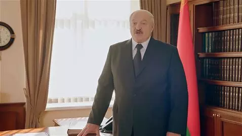 AI Video from prompt: Президент Белоруссии Лукашенко спрашивает "Здрав