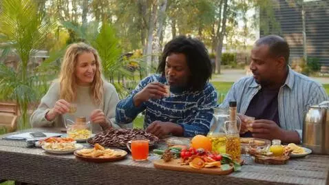 AI Video from prompt: Hey i can show you how to buy crypto and get to 