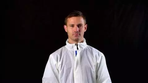 AI Video from prompt: сгенерирй видео где человек на черном фоне в кос