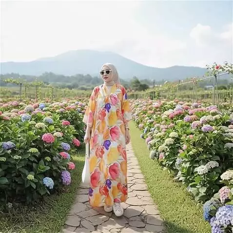 AI Video from prompt: Review dress