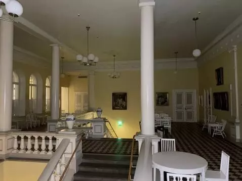 AI Video from prompt: rotating the camera around the center of the ima