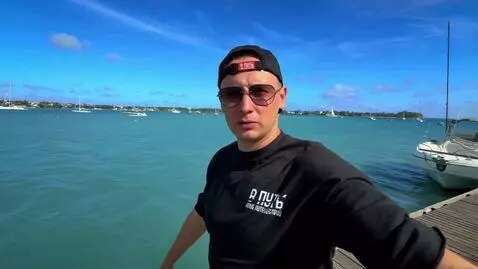 AI Video from prompt: A huge pizza falls on top of a man. The man catc