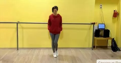 AI Video from prompt: she dances bachata