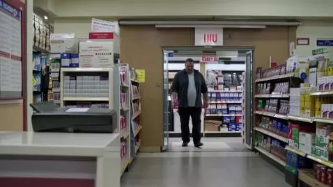 AI Video from prompt: толстый мужчина заходит в магазин и возле кассы 