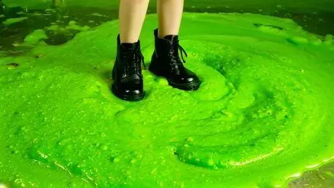 AI Video from prompt: Девушка в больших черных башмаках ходит по слайм